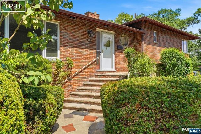 253 McElroy Avenue, Fort Lee, NJ 07024