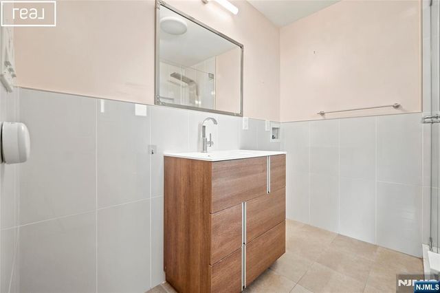 253 McElroy Avenue, Fort Lee, NJ 07024