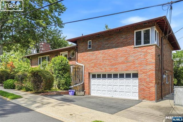 253 McElroy Avenue, Fort Lee, NJ 07024