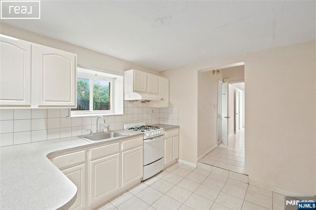 253 McElroy Avenue, Fort Lee, NJ 07024