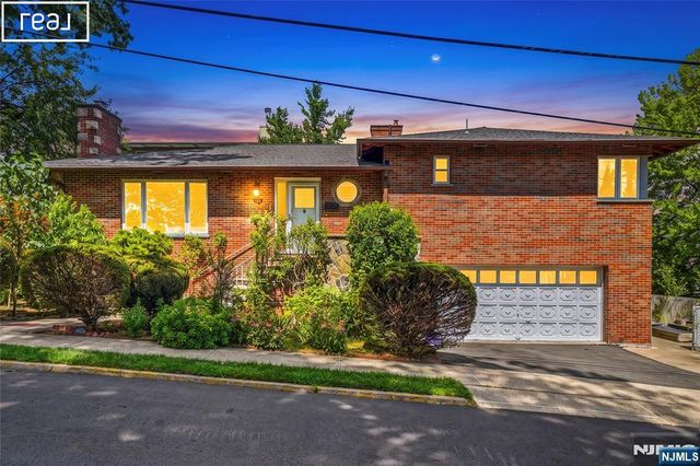 253 McElroy Avenue, Fort Lee, NJ 07024