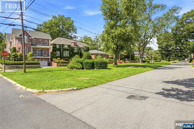 253 McElroy Avenue, Fort Lee, NJ 07024