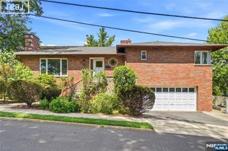 253 McElroy Avenue, Fort Lee, NJ 07024