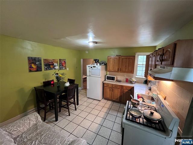 568 14th Avenue, Paterson, NJ 07504