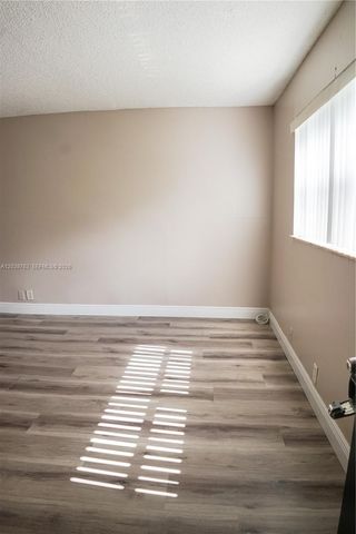 4240 Woodside Dr 4, Coral Springs, FL 33065