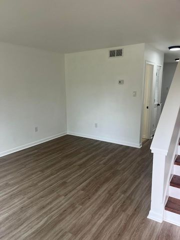 1 S Anderson Avenue B, Charleston, SC 29412