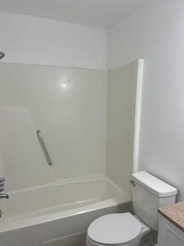 1 S Anderson Avenue B, Charleston, SC 29412