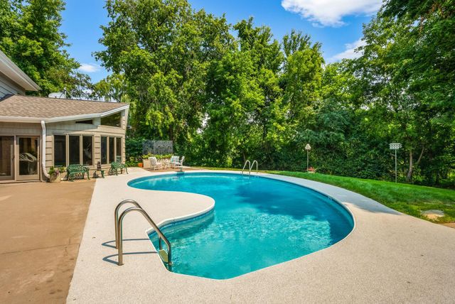 5565 Howards Point Road, Shorewood, MN 55331