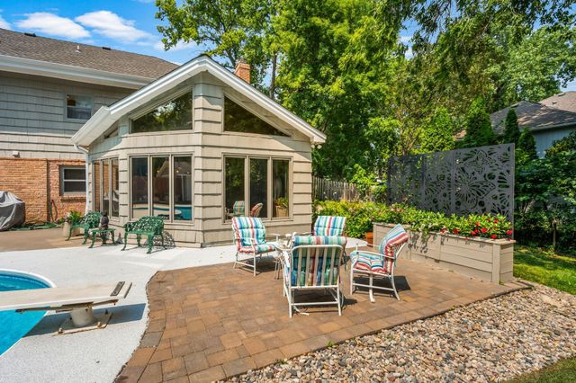 5565 Howards Point Road, Shorewood, MN 55331