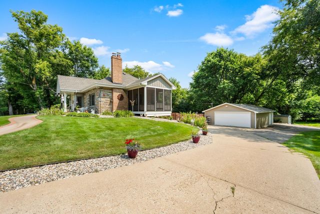 5565 Howards Point Road, Shorewood, MN 55331