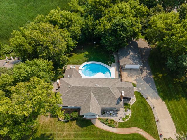 5565 Howards Point Road, Shorewood, MN 55331