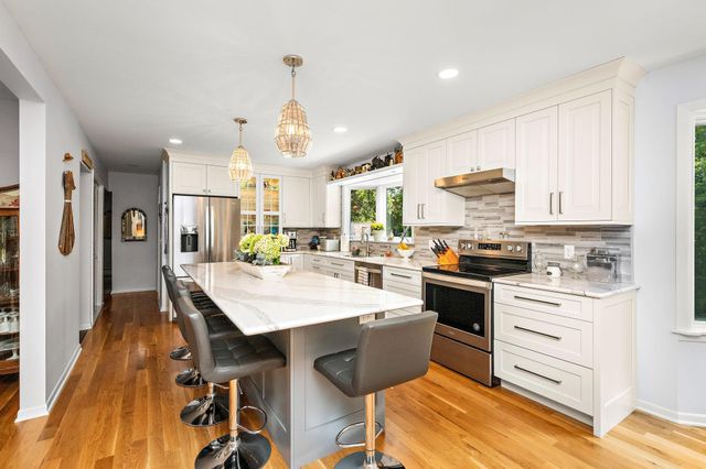 5565 Howards Point Road, Shorewood, MN 55331