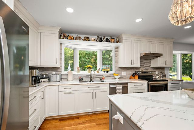 5565 Howards Point Road, Shorewood, MN 55331