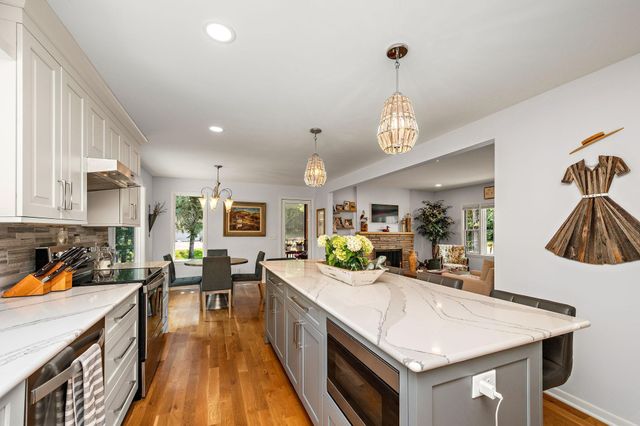 5565 Howards Point Road, Shorewood, MN 55331