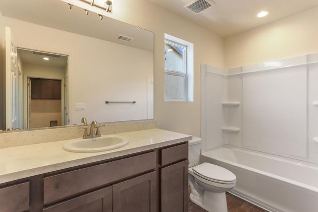 3150 Vermillion Dr, Stockton, CA 95206