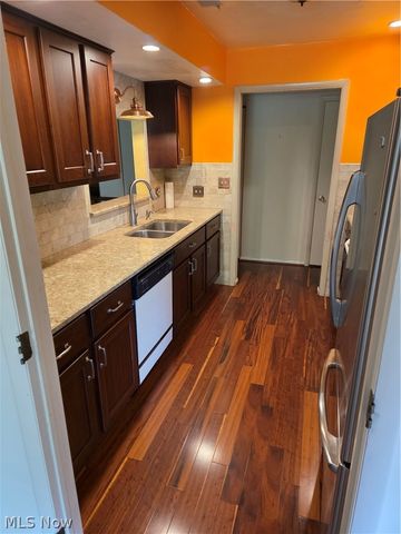 879 Hampton Ridge Drive, Akron, OH 44313