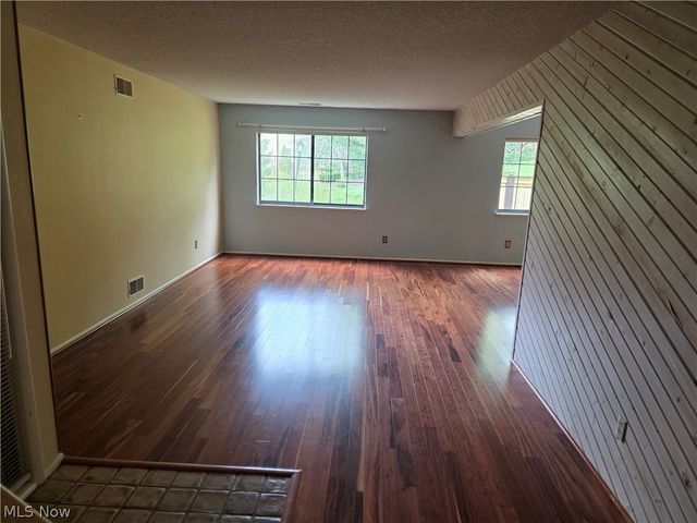 879 Hampton Ridge Drive, Akron, OH 44313