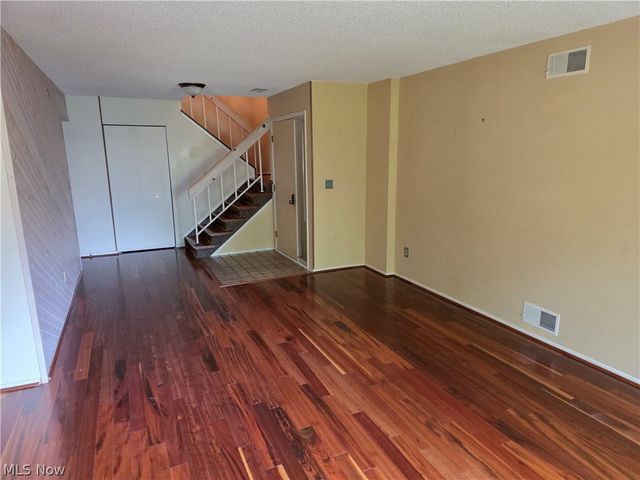 879 Hampton Ridge Drive, Akron, OH 44313
