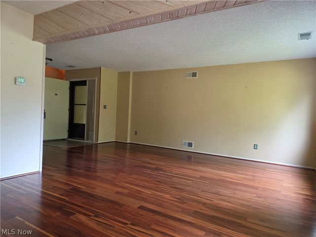 879 Hampton Ridge Drive, Akron, OH 44313
