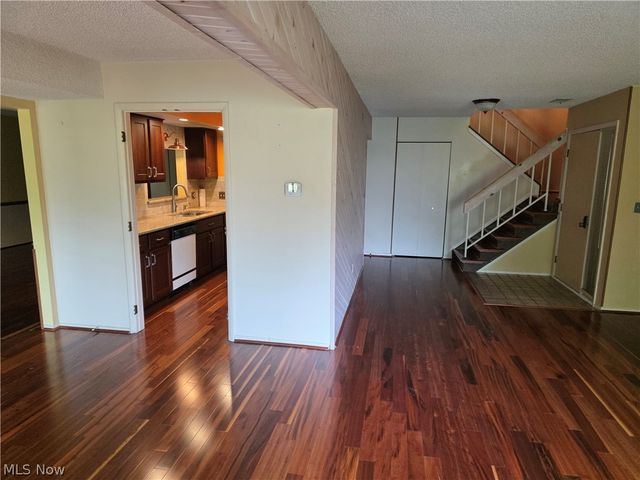 879 Hampton Ridge Drive, Akron, OH 44313