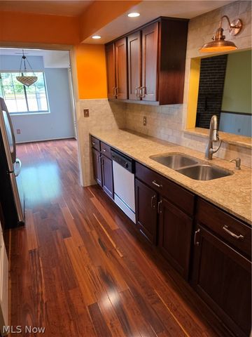 879 Hampton Ridge Drive, Akron, OH 44313
