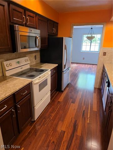 879 Hampton Ridge Drive, Akron, OH 44313