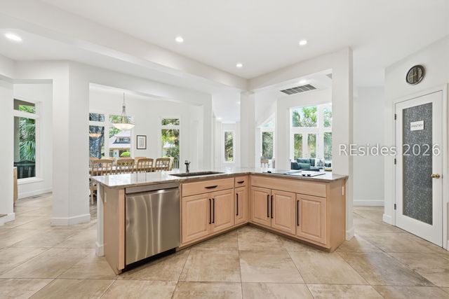1 Sutherland Ct, Hilton Head Island, SC 29928