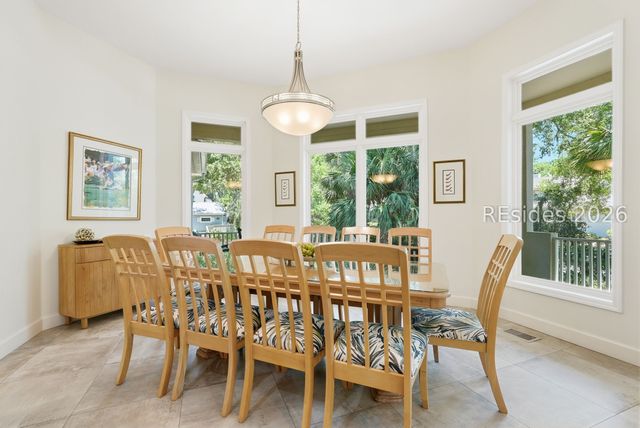 1 Sutherland Ct, Hilton Head Island, SC 29928