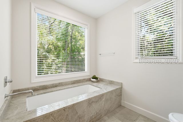 1 Sutherland Ct, Hilton Head Island, SC 29928