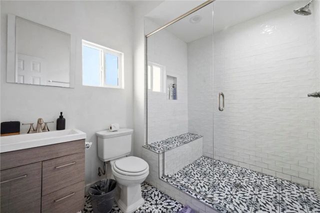 2970 W 11th, Los Angeles, CA 90006