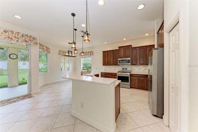 6841 74TH STREET CIRCLE E, Bradenton, FL 34203