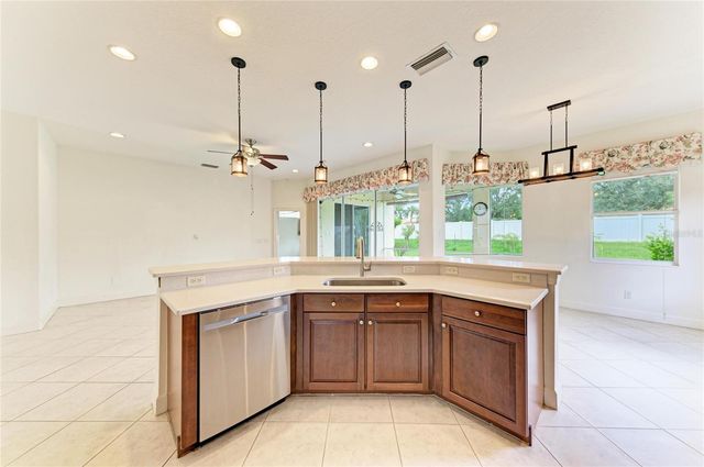 6841 74TH STREET CIRCLE E, Bradenton, FL 34203