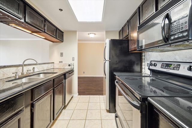 3525 Sage Road 805, Houston, TX 77056