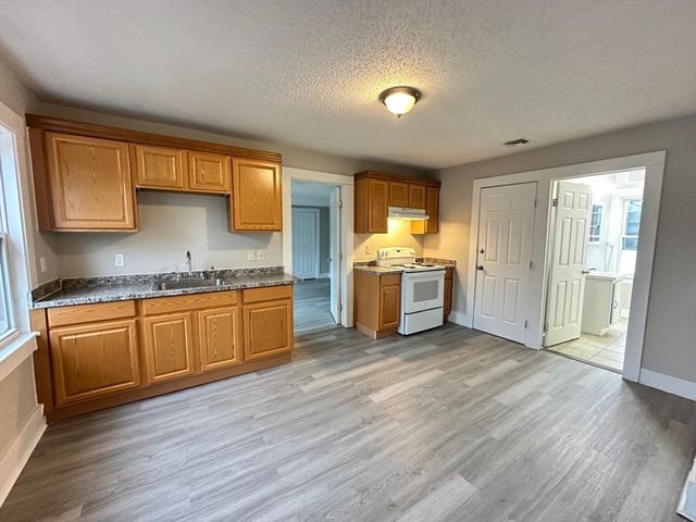 229 Central St, Springfield, MA 01105