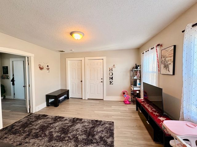 229 Central St, Springfield, MA 01105