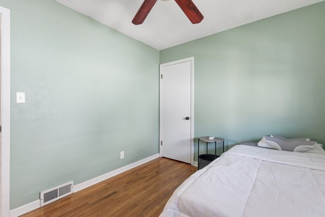 1659 33rd St, Moline, IL 61265