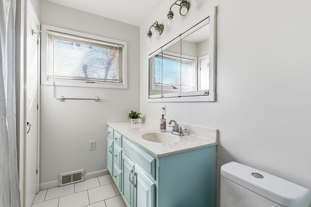 1659 33rd St, Moline, IL 61265