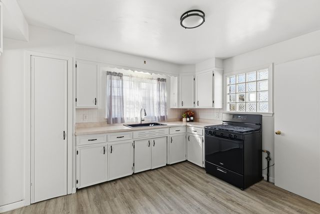 1659 33rd St, Moline, IL 61265