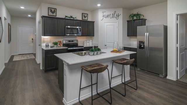 799 Barton Drive, Ennis, TX 75119