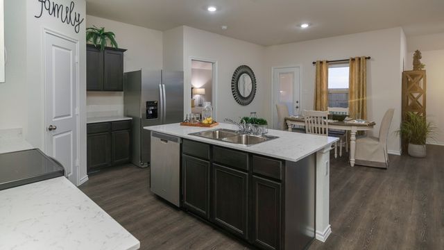799 Barton Drive, Ennis, TX 75119