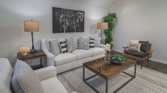 799 Barton Drive, Ennis, TX 75119
