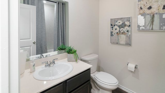 799 Barton Drive, Ennis, TX 75119
