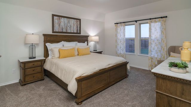 799 Barton Drive, Ennis, TX 75119