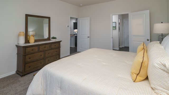 799 Barton Drive, Ennis, TX 75119