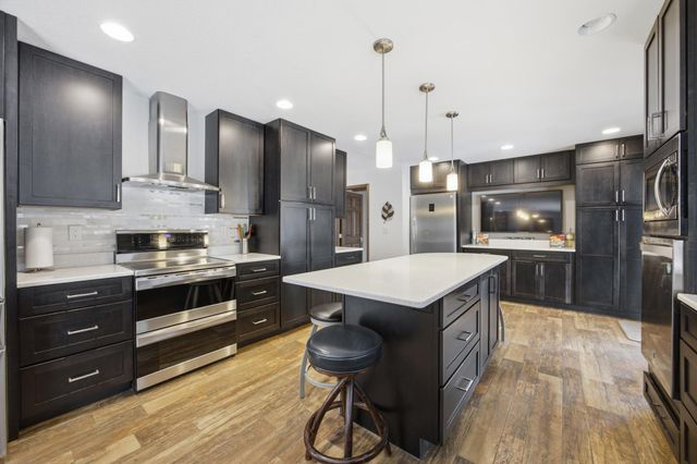 260 Prairiewood Drive S, Fargo, ND 58103