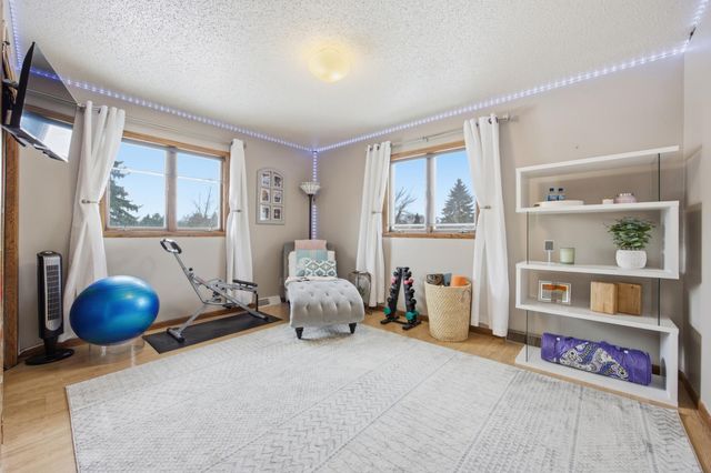 260 Prairiewood Drive S, Fargo, ND 58103