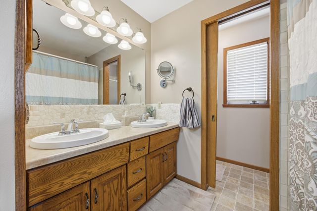 260 Prairiewood Drive S, Fargo, ND 58103