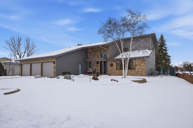 260 Prairiewood Drive S, Fargo, ND 58103