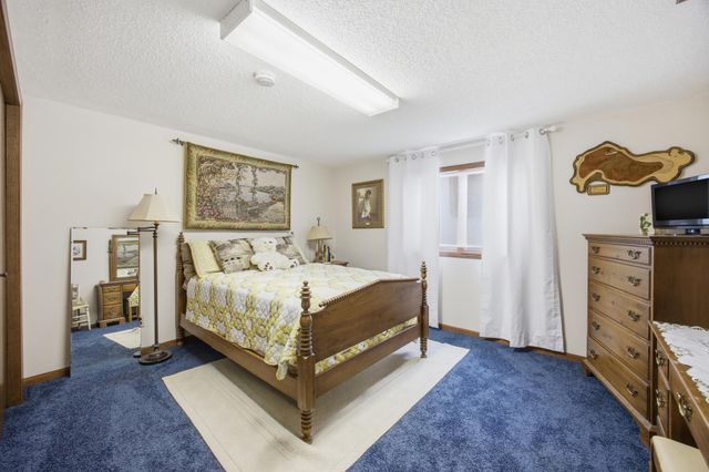 260 Prairiewood Drive S, Fargo, ND 58103