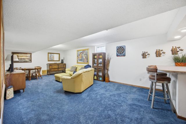 260 Prairiewood Drive S, Fargo, ND 58103